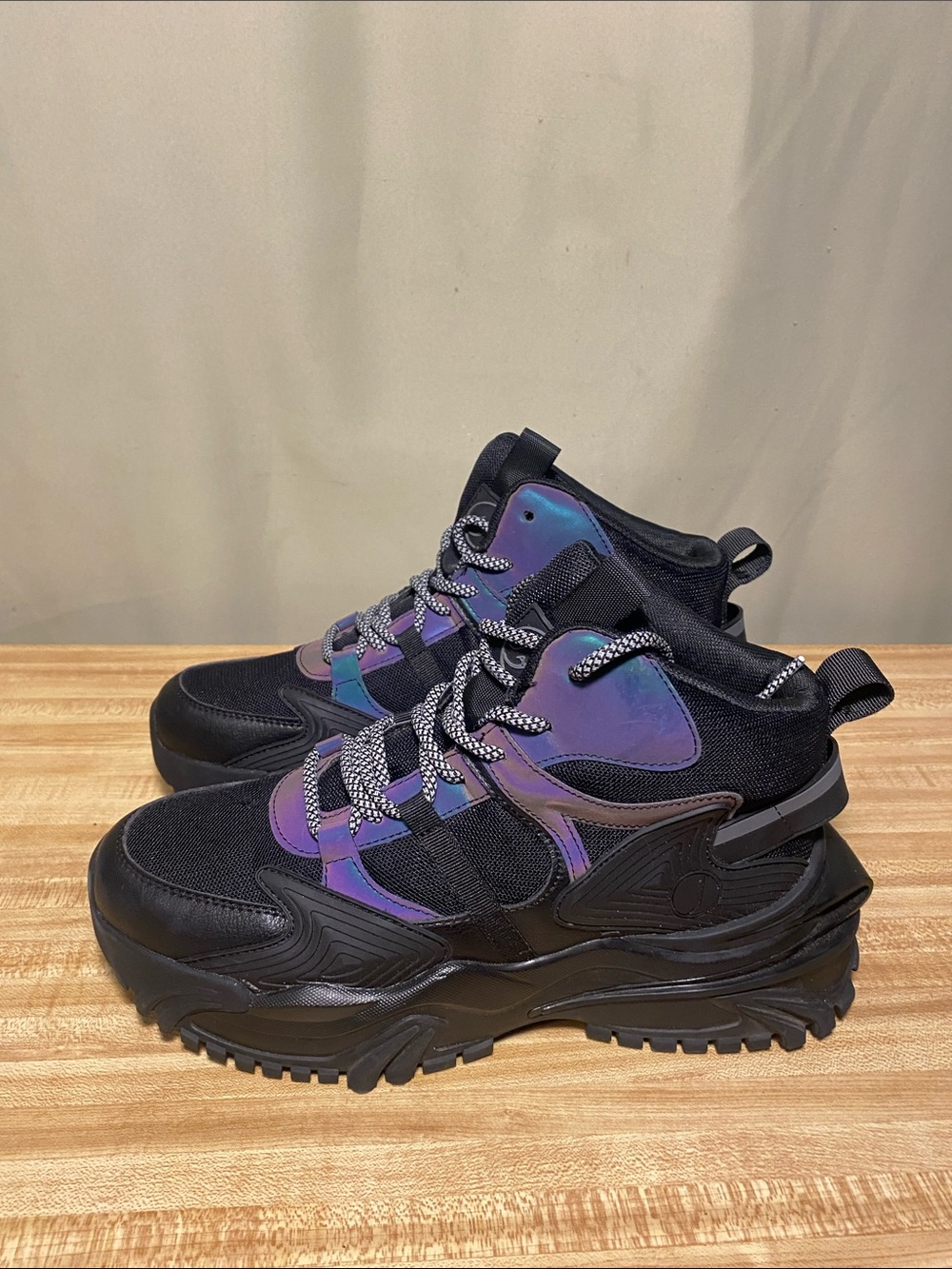 Javi Jiggy Sneaker Boots Black Reflective size 7Y